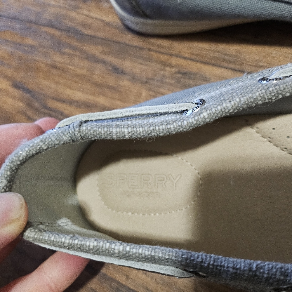 WOMANS SPERRYS, WORN ONCE. - Picture 3 of 6